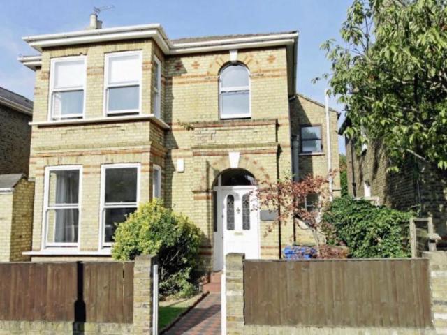 Elsie Road, London SE22 5 bed detached house to rent £5,100 pcm £1,177 pw