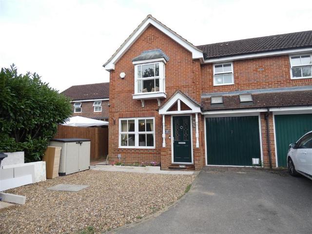 Eltham Avenue, Cippenham 3 bed semi detached house to rent £2,000 pcm £462 pw