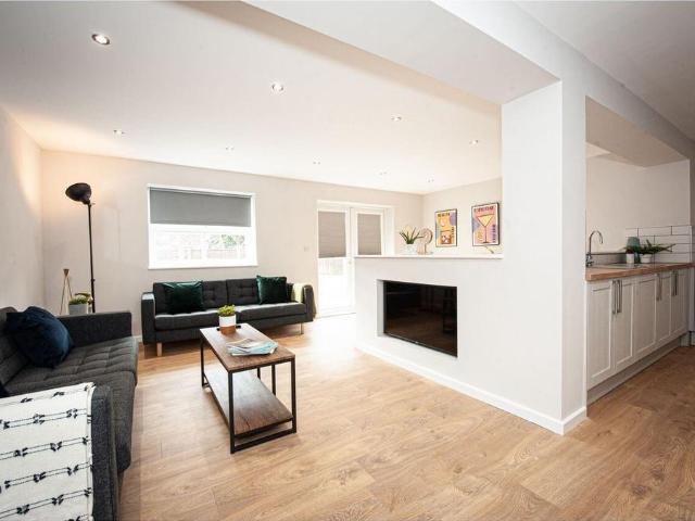 Eltham Gardens, Leeds LS6 6 bed house to rent £3,900 pcm £900 pw