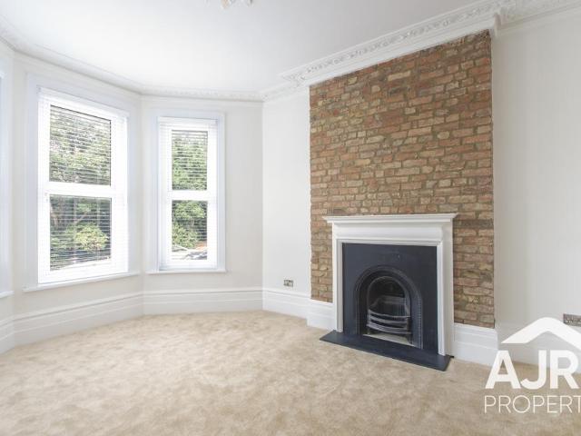 Eltham SE9 2 bed flat to rent £1,750 pcm £404 pw