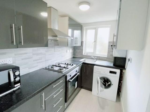 Elthorne Park Road, Hanwell W7, 3 bed flat to rent, £2,100 pcm | PrimeLocation