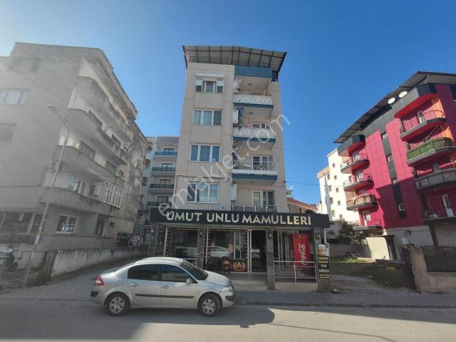 çeltikçi Mahallesinde, Cadde Üzeri, Bakımlı 2+1 Satılık Daire