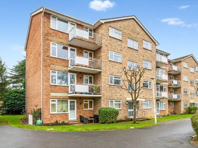 Elton Close, Hampton Wick KT1, 1 bed flat to rent, £1,500 pcm | PrimeLocation