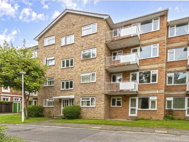 Elton Close, Hampton Wick KT1, 1 bed flat to rent, £1,695 pcm | PrimeLocation