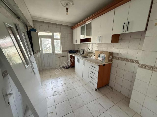 Elvan Mah Ön Cephe Ara Katta Geniş 3+1 Kiralık