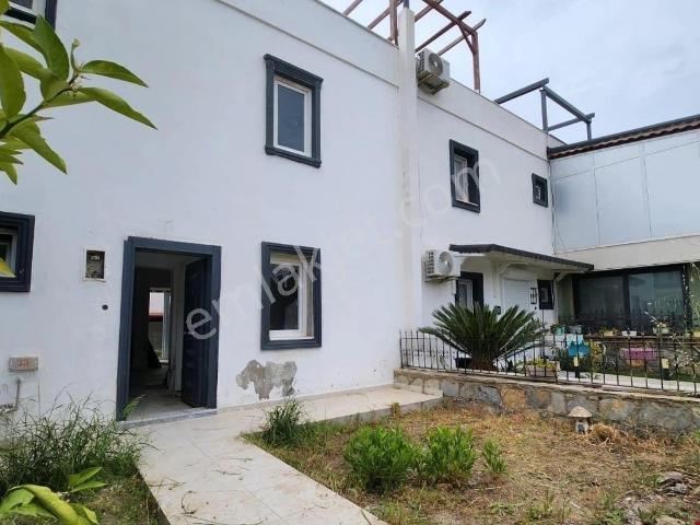 Elvan Özçelik'den Boğaziçi'nde Satılık Deniz Manzaralı Villa