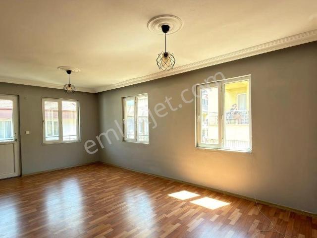 Elvan Özçelik'den Cumhuriyet Mah. 2+1 Kiralık Daire