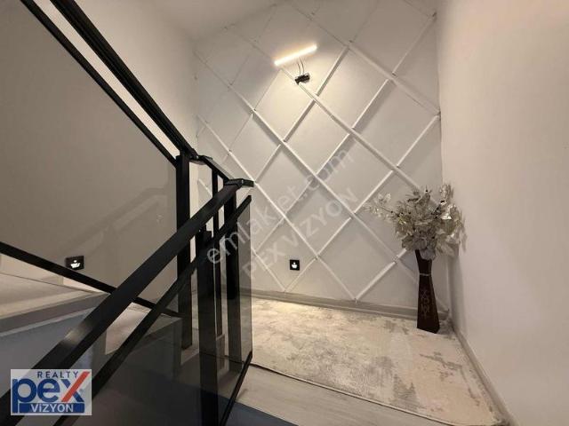 Elvankent'te A'dan Z'ye Lüks Yenilenmiş Villa Konforunda 3 Katlı