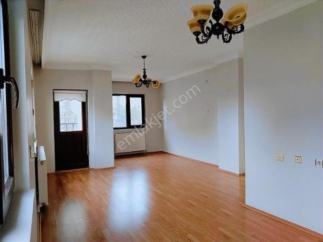 Elvankent Atakent'te Cadde Cephe Satılık 4+1 Teras