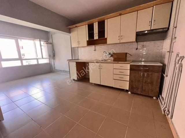 Elvankent Site İçerisin'de Ara Katta Masrafsız Kiralık Daire