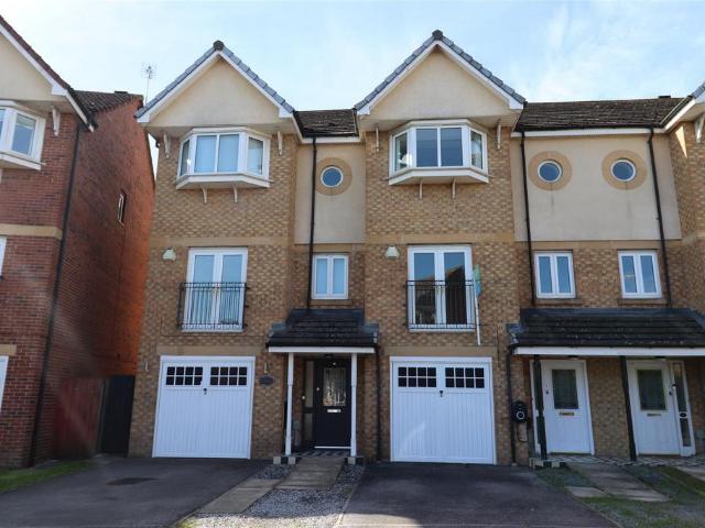 Elvaston Park, Kingswood, Hull 4 bed house to rent £1,200 pcm £277 pw