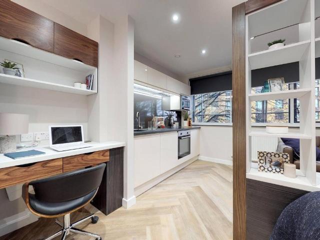 Elvin Gardens, Wembley HA9 Studio to rent £1,650 pcm £381 pw