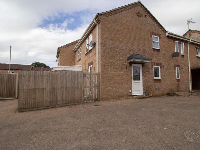 Elvington, Kings Lynn 1 bed semi detached house to rent £850 pcm £196 pw