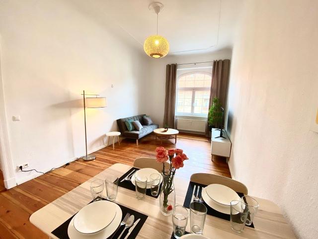 ELVIS Charming flat in Plänterwald, Berlin Amsterdam Apartments for Rent
