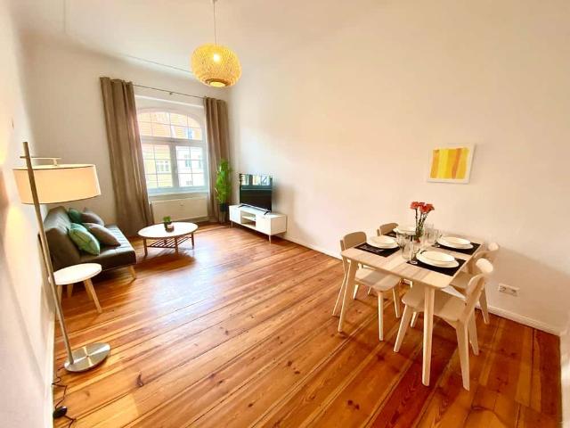 ELVIS Schöne 2 Zimmer Wohnung in Treptow