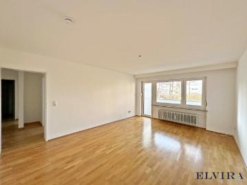 ELVIRA Haar, schöne und gut geschnittene 2,5 Zimmer Erdgeschosswohnung mit Balkon und TG Stellplatz