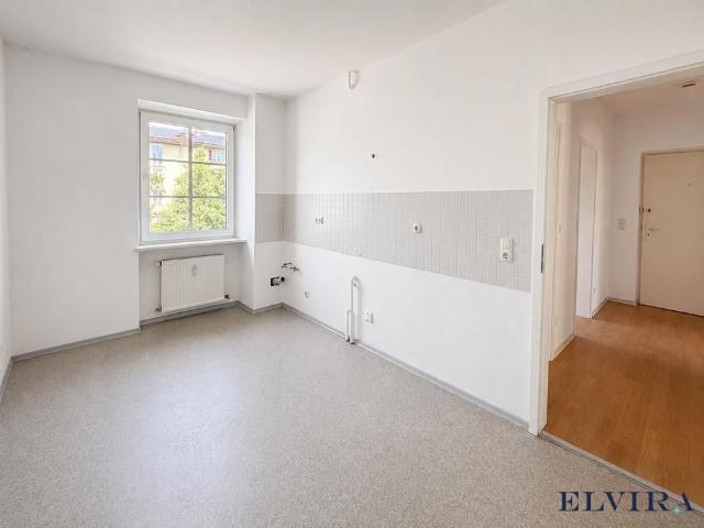 Elvira Schöne 2,5 Zimmerwohnung mit Balkon am Mangfallplatz