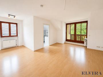 Elvira Perlach Sehr schöne Wohnung mit großem Atelier am Ostpark