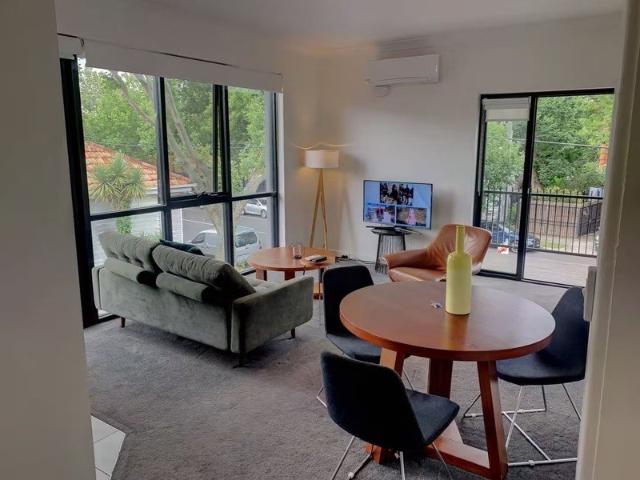 Elwood/STK 2bedR+Carp Townhouse + balconies