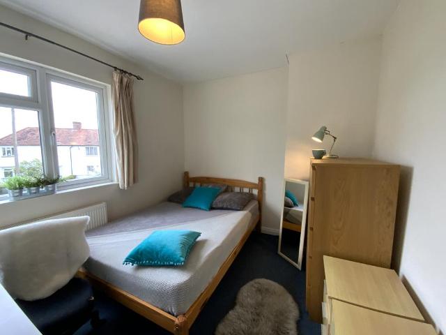 Ely Place, Guildford GU2 7 bed detached house to rent £5,240 pcm £1,209 pw