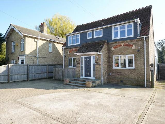 Ely Road, Queen Adelaide, Ely. 4 bed detached house to rent £2,350 pcm £542 pw