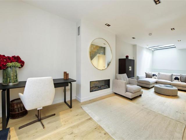 Elystan Place, London, SW3 3 bed detached house to rent £17,333 pcm £4,000 pw