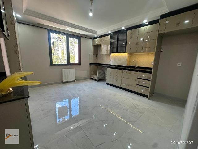 ELZEMDEN CAD. 2 DK MESAFEDE SATILIK FULL ÖZEL YAPIM 3+1 ARAKAT
