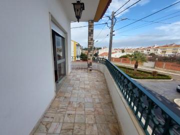 Em Vila Viçosa, arrenda se Primeiro andar de Moradia bi familiar