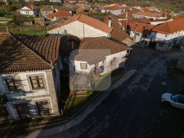 Em Campanha, Moradia em Pedra para Reconstrução em Justes, Vila Real