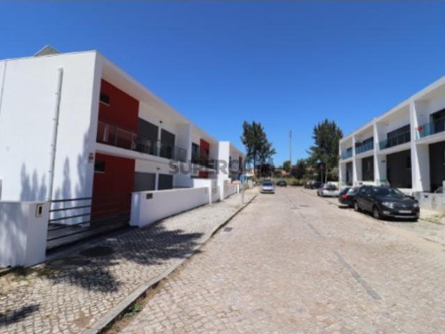 Em Construçao Moradia Geminada em Caneças, 10 min. de Lisboa