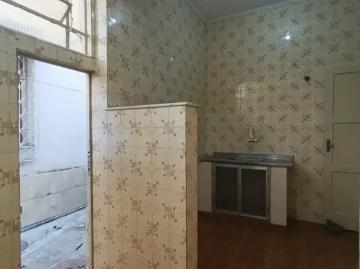 Em frente ao colégio 18 de Maio