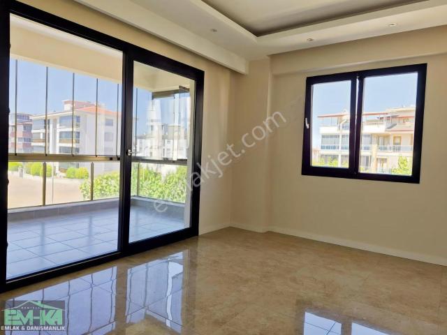 Em ka Emlaktan 2+1 1200 Mahallesinde 5 Yıllık Daire