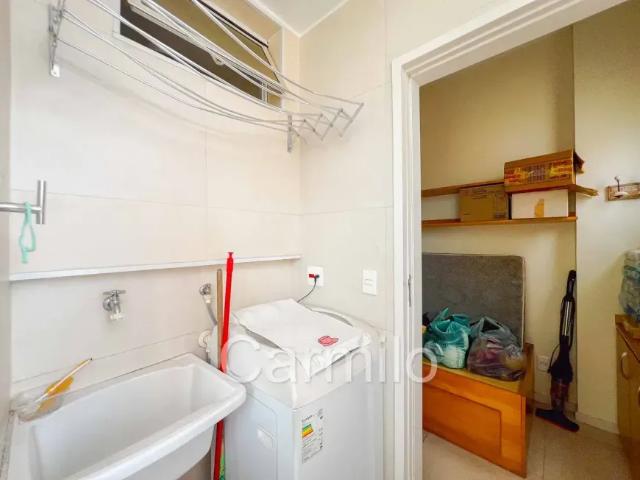Em rua particular com praça privativa. Apartamento com terraço, ar condicionado no melhor do bairro!