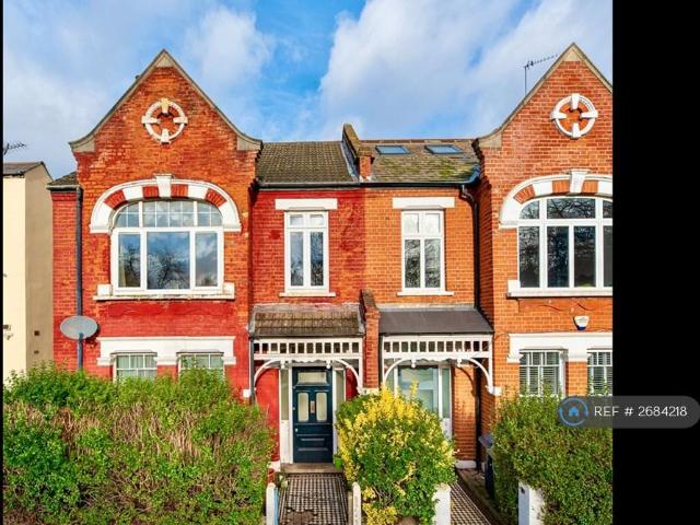 Emmanuel Road, London, SW12 4 bed flat to rent £4,200 pcm £969 pw