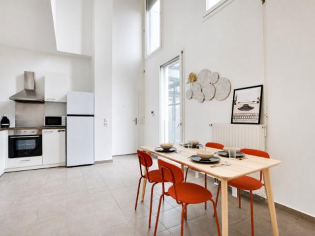 Emménage dans cette chaleureuse logement de 9 m² d'un duplex parisien en coliving PA103