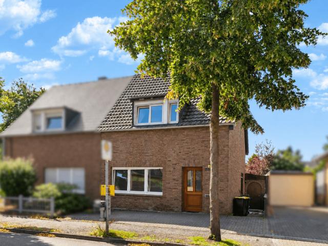 Emmerich – Doppelhaushälfte mit 4 Schlafzimmern und großzügigem Garten mit viel Gestaltungspotenzial