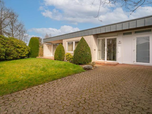 Emmerich: Freistehender Bungalow mit großem Garten und möglicher zusätzlicher Bebauung