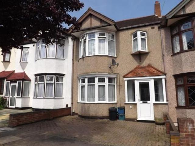 Emmott Avenue, Barkingside, Ilford IG6, 1 bed flat to rent, £1,650 pcm | PrimeLocation