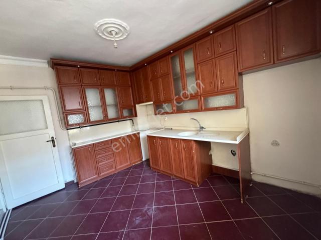 Emniyet Müdürlüğü Karşısında 2+1 Bakımlı Kiralık Daire