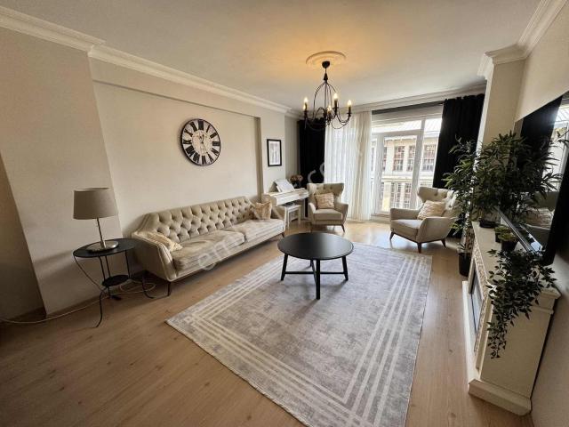 Emniyettepe Kazım Karabekir Cad. Bilgi Üni. Karşısı Satılık 4+2
