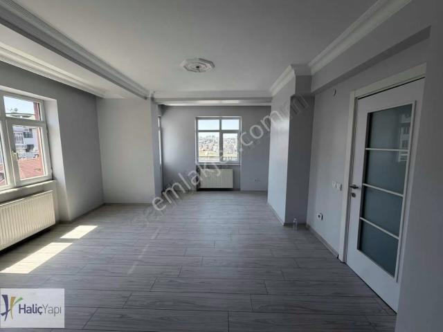 Emniyettepe'de Manzaralı Geniş Kiralık Daire