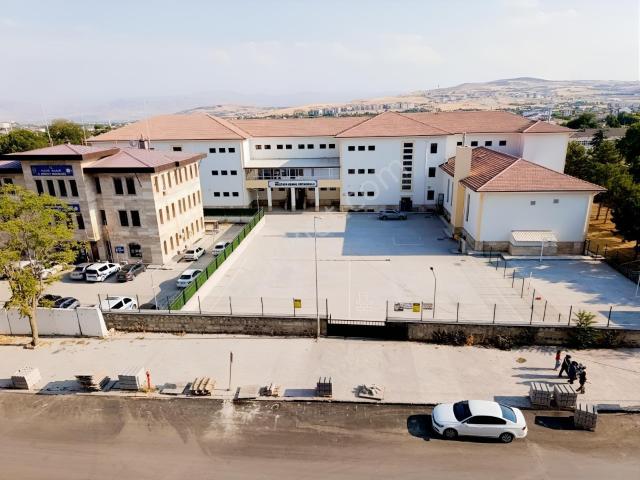 Ema' Dan İstasyon Caddesinde Her Türlü Okula Yürüme Mesafesinde