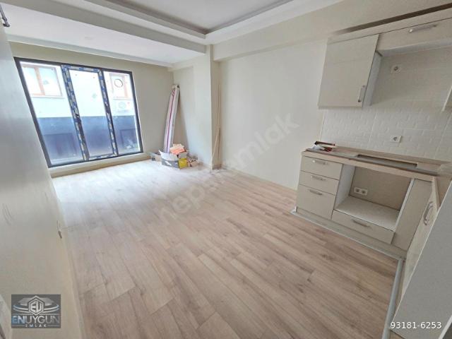 EMAAR AVM YE KOMŞU LİBADİYE CADDESİNE 900 METRE MESAFEDE SIFIR BİNADA BALKONLU 1+1