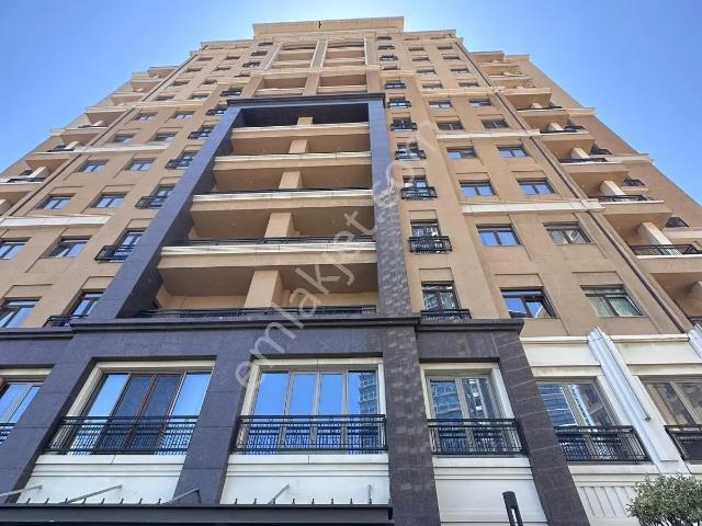 Emaar Rezidansda D bl Büyük Tip 2,5+1 155 M2 Eşyalı Fırsat Daire