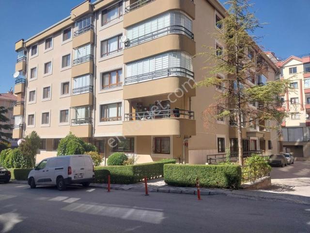 Emakstan /cevizlidere Cadde Üzeri /merkezde / Satılık 3+1 Daire