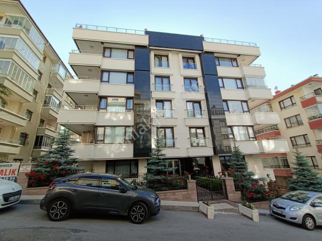 Emaks'tan/cevizliderede/nezih Ve Elit Binada/bakımlı/yapılı/3+1