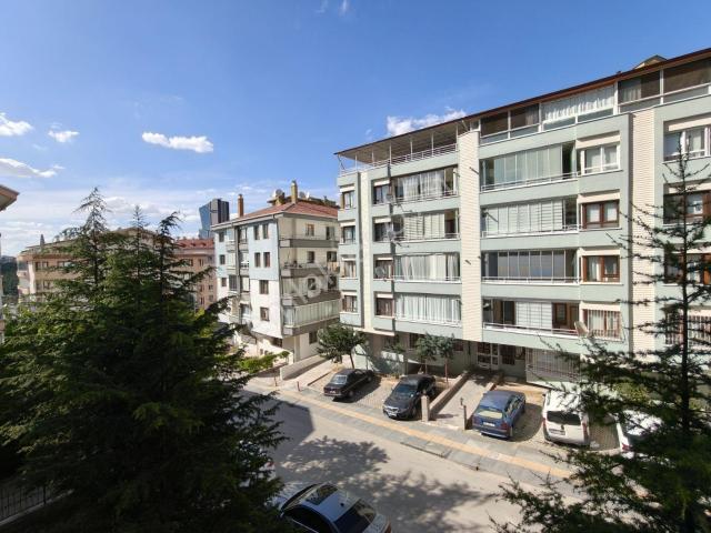 Emaks'tan/gökkuşağında/1.kat Konumunda Yüksek/ferah/3+1