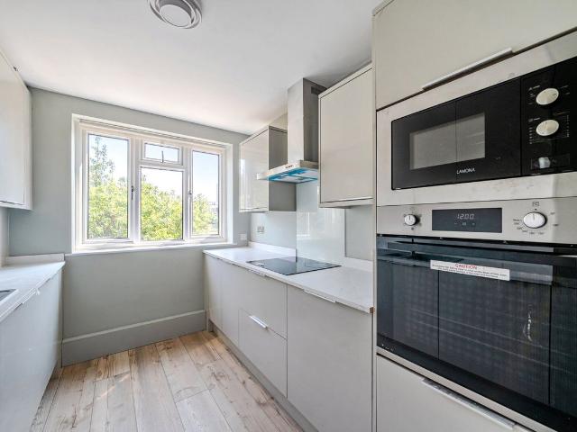 Embassy Court, Shotfield, Wallington SM6, 2 bed flat to rent, £1,650 pcm | PrimeLocation