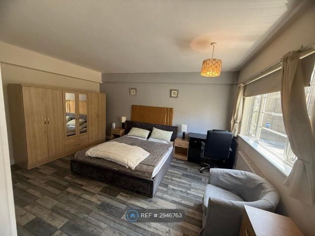 Embassy House, London NW6, 2 bed flat to rent, £2,490 pcm | PrimeLocation
