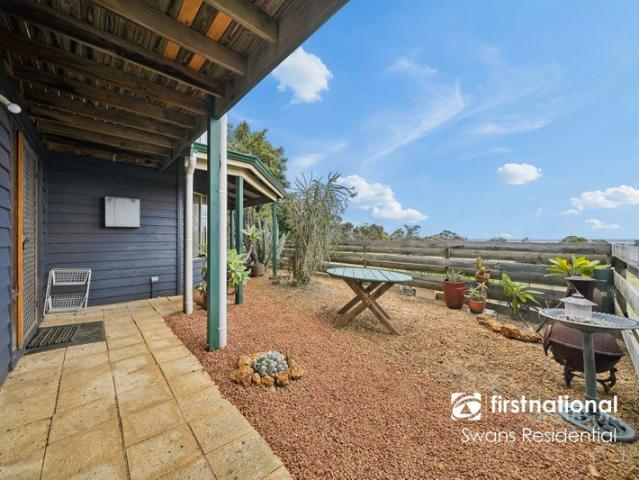 Embrace a Peaceful Country Style Lifestyle!